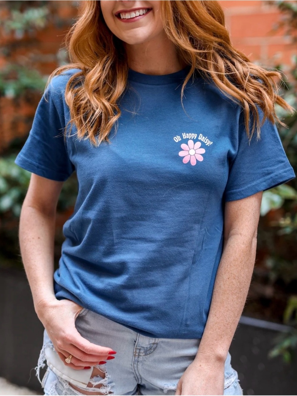 NWT Blue 'Oh Happy Daisy' ‘Find The Yay in Everyday’ Graphic Tee - Size: Medium
